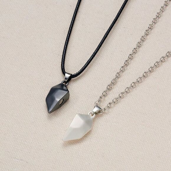 ⭐️Black And Silver Magnetic Heart ❤️ Necklace - Picture 4 of 7